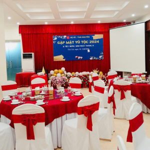 Phục vụ ăn uống